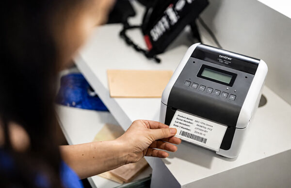 Máy in mã vạch Brother TD-4550DNWB