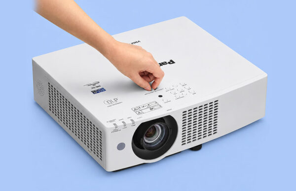 Máy Chiếu Panasonic PT-VMZ40